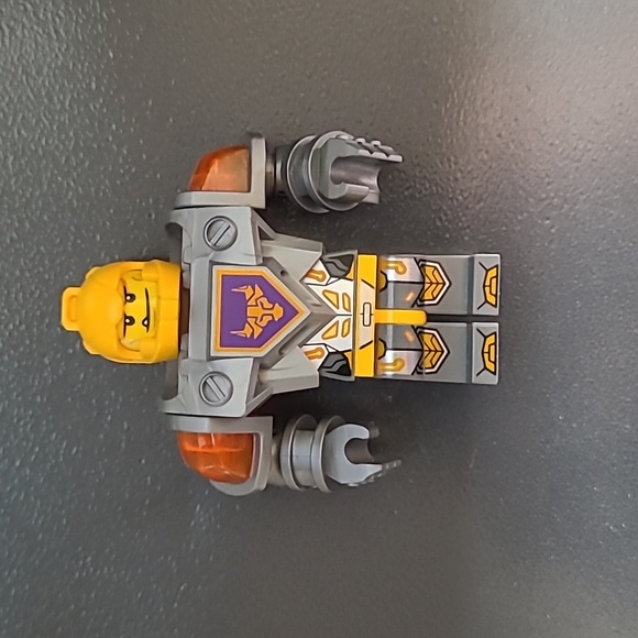 Lego Axl 70322 70323 70317 Flat Silver Torso Nexo Knights Minifigure - Picture 1 of 2